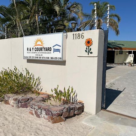 Отель Ry Courtyard Oshakati Экстерьер фото