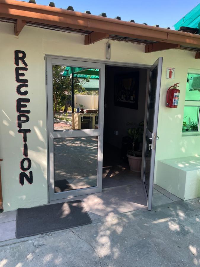 Отель Ry Courtyard Oshakati Экстерьер фото