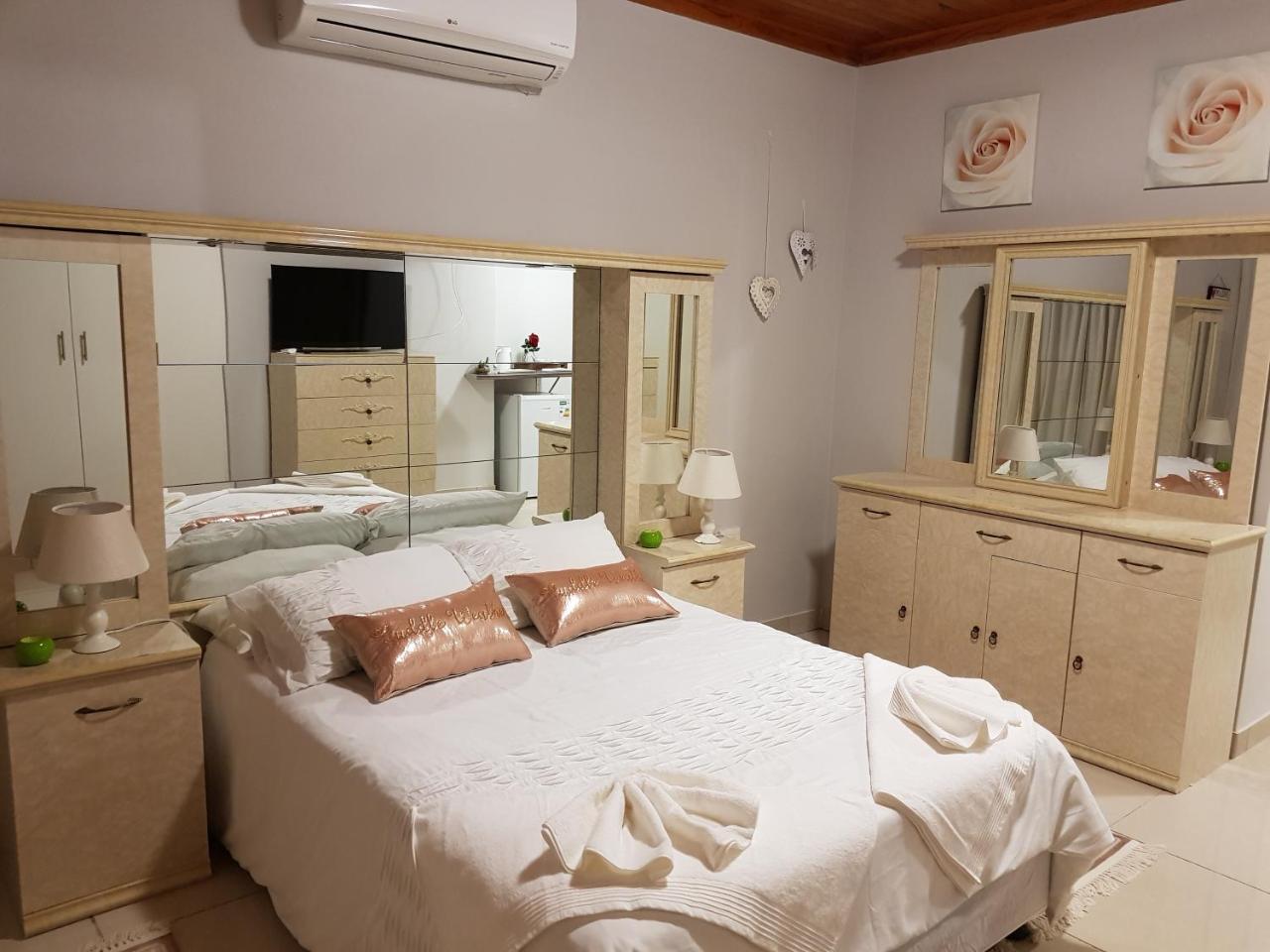 Отель Ry Courtyard Oshakati Экстерьер фото